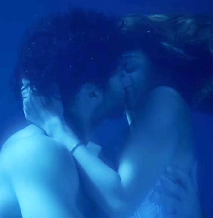 Disha Patani talks ‘Underwater Kissing Scene’ in Malang - kiss