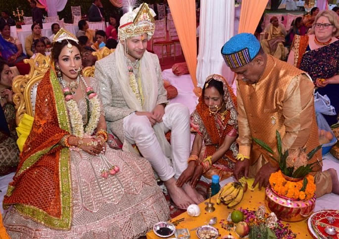 German Pilot marries Indian Air Hostess in Traditional Ceremony - feet