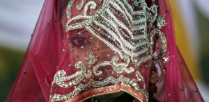 Newly Indian Bride gets Left on Railway Platform by Husband f