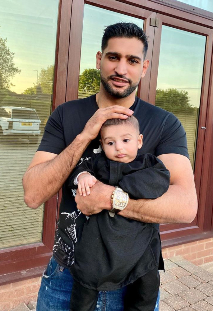 Boxer Amir Khan reunites with Parents & Introduces Son - son