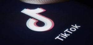 Pakistani Teenager Shoots himself while Making TikTok Video f