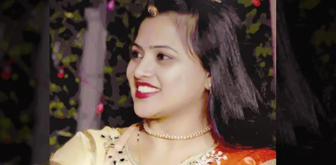 Indian Bride is Murdered by 'Lover' in Beauty Parlour f