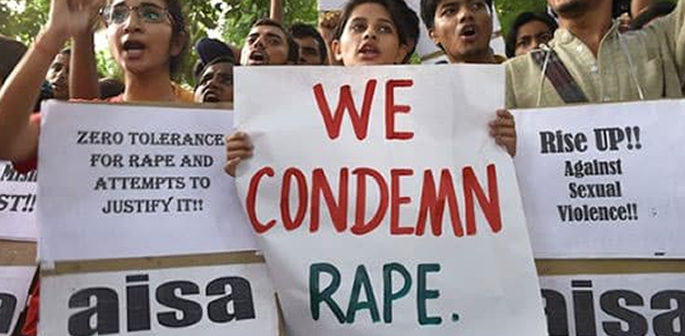 इंडियन फादरने 'बलात्कार पीडित' मुलीची हत्या केली जी गर्भवती एफ
