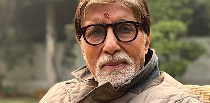 Amitabh Bachchan plays 'Guess the Film' with a Fan f