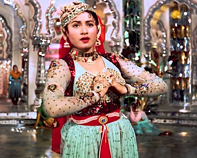 25 Most Iconic Scenes of Bollywood to Revisit - Mughal-E-Azam