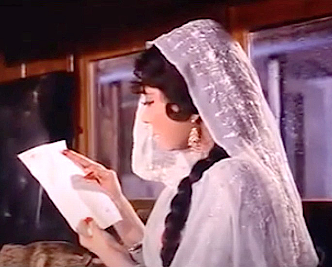 25 Most Iconic Scenes of Bollywood to Revisit - Pakeezah