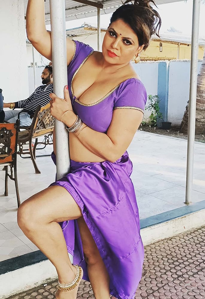 Bold Indian Actress Sapna Bhabi to join Bigg Boss 14 - pole