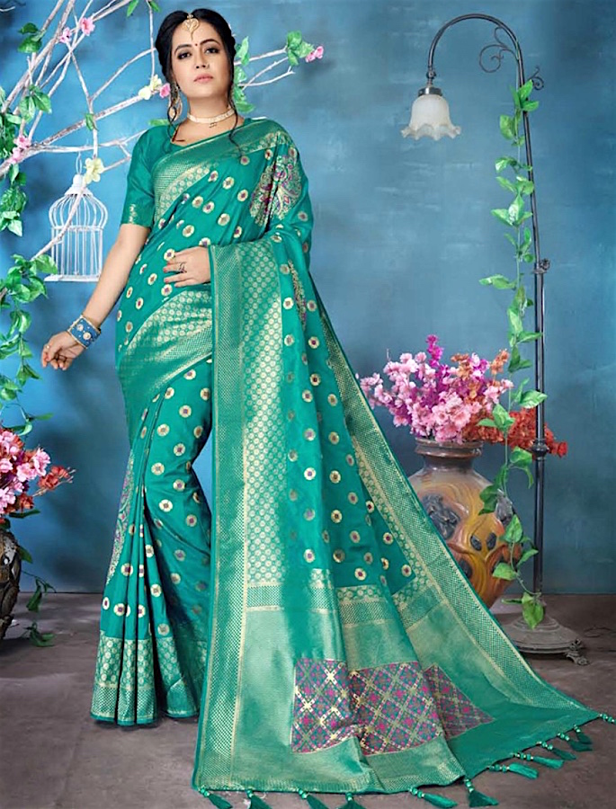 Gorgeous Saree Fashion Trends for 2021 - traditional