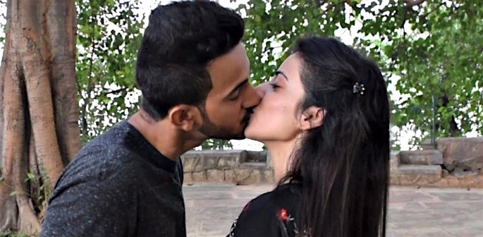 What is the average age of first kiss in india?