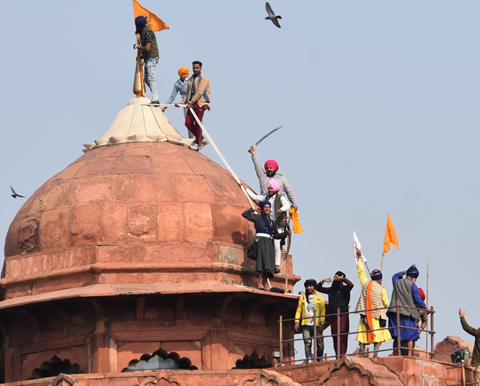 Indian Farmers Break Barricades and Breach Delhi’s Red Fort