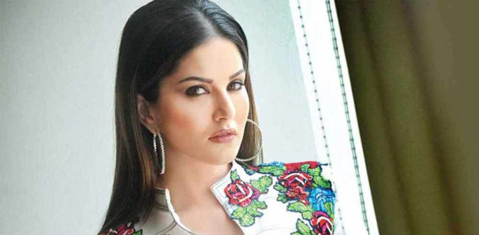 Sunny Leone summoned for Cheating Case Questioning | DESIblitz