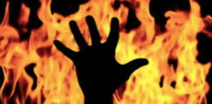 Indian woman gets Father Drunk and sets him on Fire f