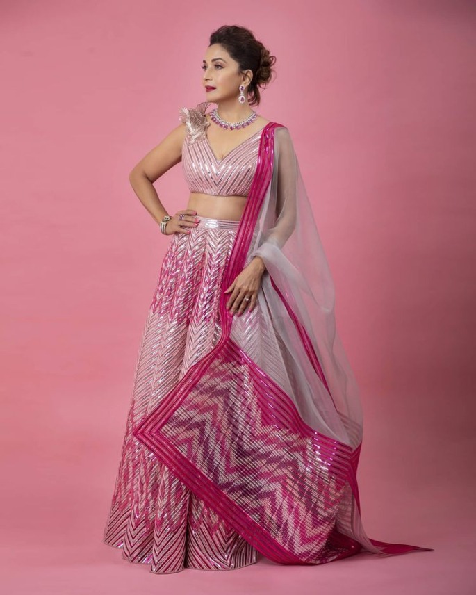 5 Stunning Ethnic Looks of Madhuri Dixit - pink