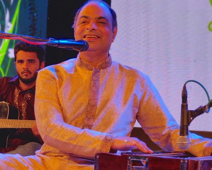 30 Famous Indian Ghazal Singers of All Time – Shishir Parkhie