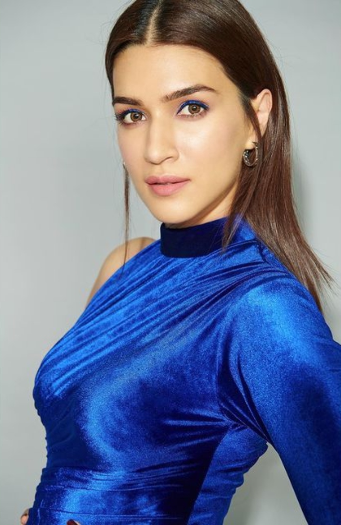 Kriti Sanon shocks in Royal Blue Dress - actress