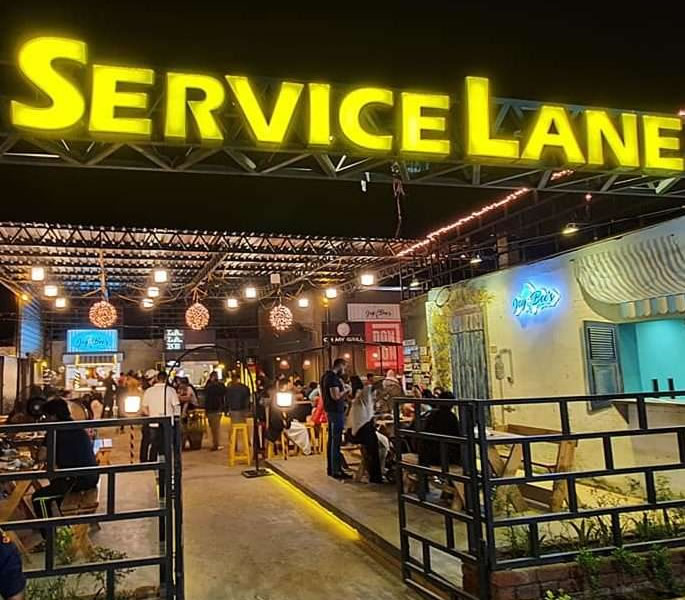 6 Best Instagrammable Cafes & Restaurants in Pakistan - service