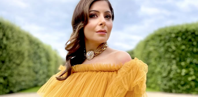 Kanika Kapoor releases 1st Love Song 'Jhanjhar' | DESIblitz
