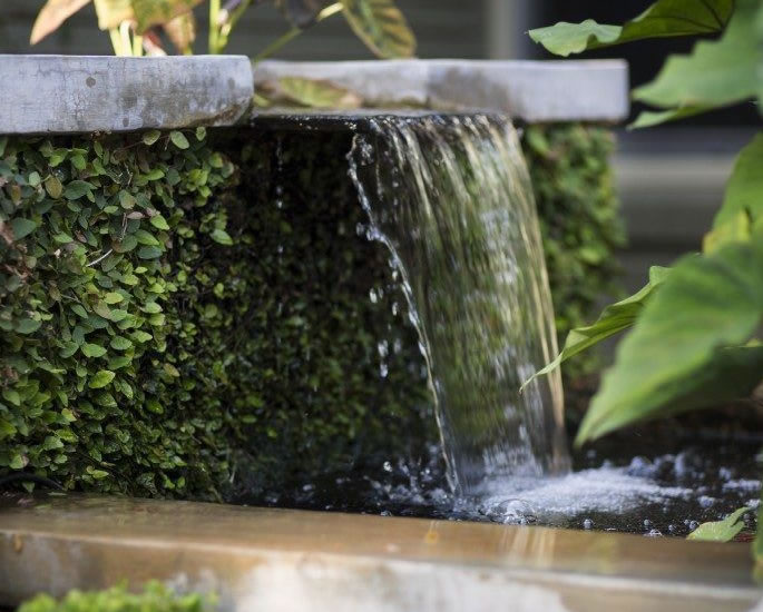 7 Indian Decor Ideas for your Garden - fountain
