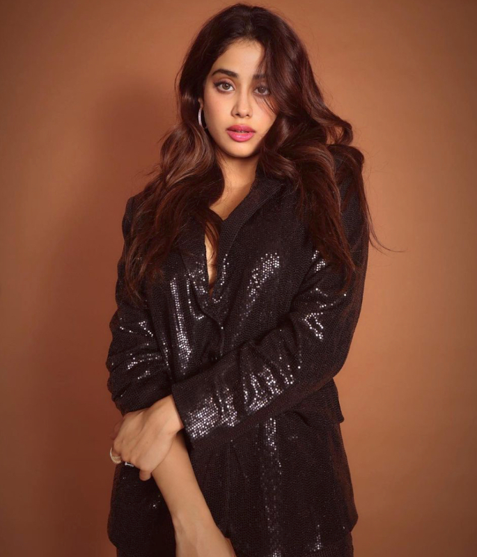 Janhvi Kapoor is ready to party in black power suit - 1