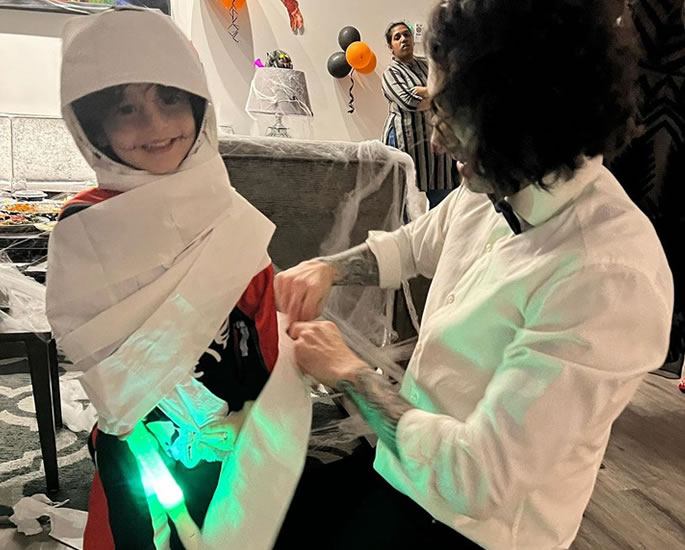 Sunny Leone shares Pics of Family Halloween Party 2