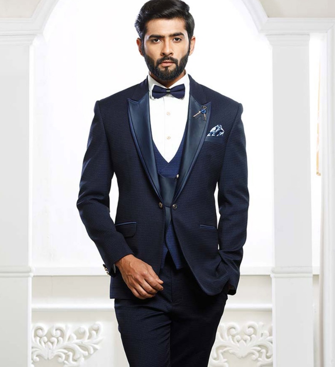 10 Best Office Christmas Party Outfits for Men