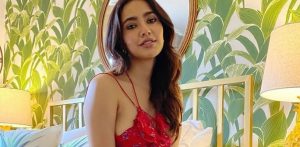 Neha Sharma says Outsiders are Alone in Bollywood f