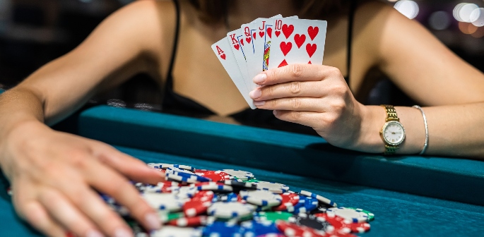 The Rise of British Asian Women in Gambling | DESIblitz