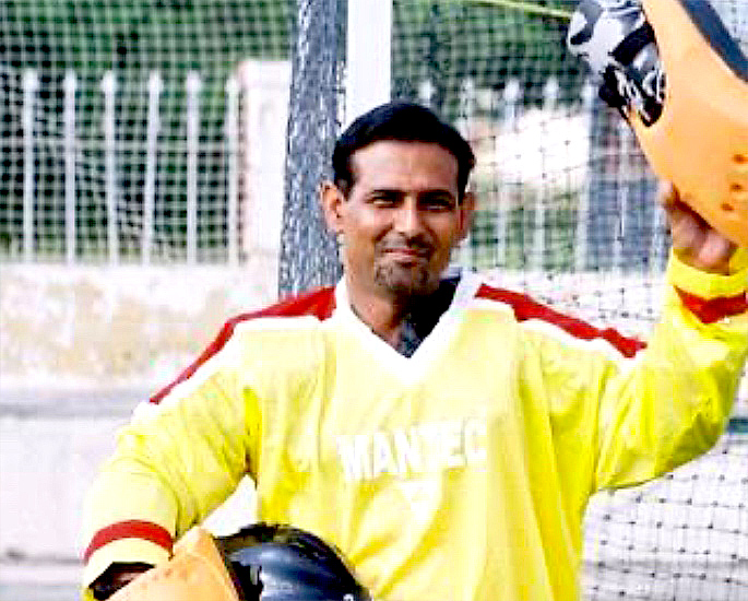 25 Famous Pakistani Hockey Players on the Field - Mansoor Ahmed