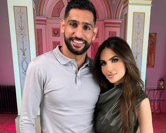 Faryal Makhdoom Trolled for 'Over-Editing' Picture