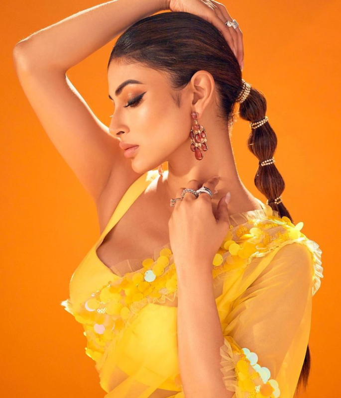 Mouni Roy sizzles in Yellow Saree worth Rs 84k - 1