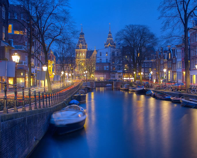 10 Top Destinations for Female Solo Travellers - amsterdam