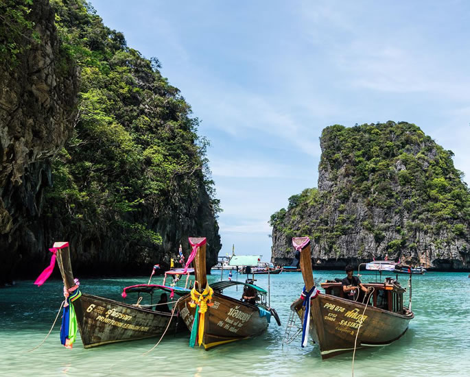 10 Top Destinations for Female Solo Travellers - phuket