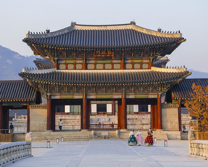 10 Top Destinations for Female Solo Travellers - seoul