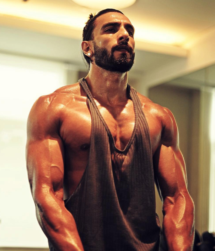20 Best Toned Bodies of Bollywood Actors you Must See - 8