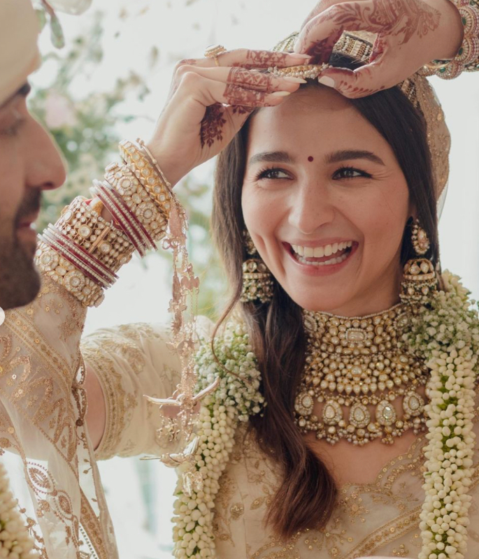 Did Alia Bhatt’s Wedding Saree cost Rs 50 Lakhs? - f-2
