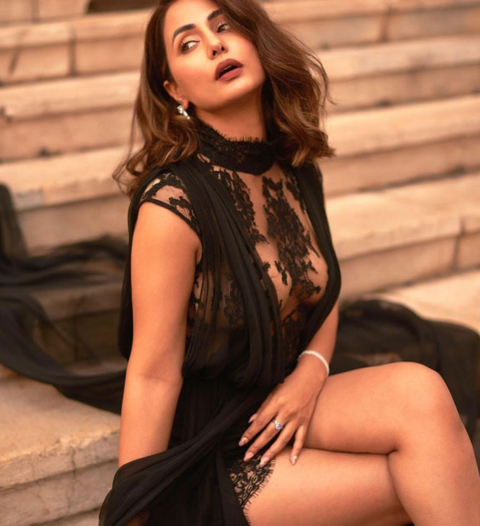 Hina Khan oozes Glamour in Black Lacy Dress at Cannes