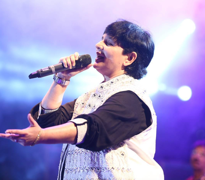 How did Falguni Pathak become a Queer Icon? - 1