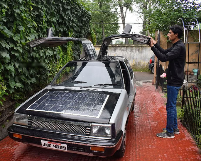 Indian Teacher builds Solar-Powered Car