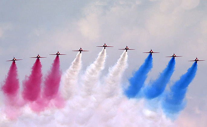 Queen's Platinum Jubilee begins with Trooping the Colour - red arrows