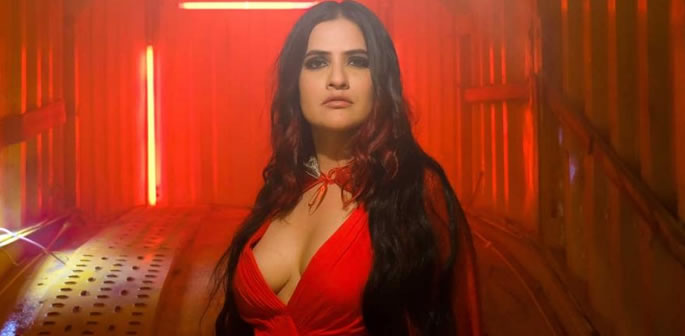 Sona Mohapatra says its a 'Shame' some Stars can't speak Hindi f