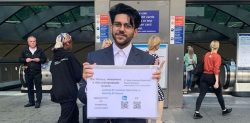 Student pitches outside Canary Wharf for Internship
