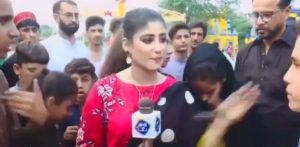 Video of Pakistani Journalist slapping boy goes Viral - f