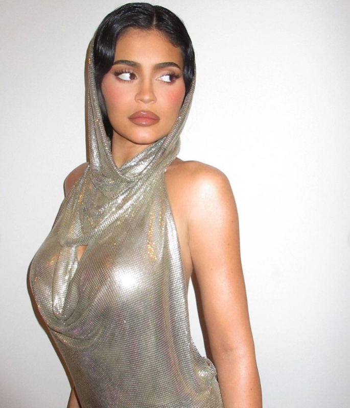 Netizens accuse Kylie Jenner of copying Sridevi's Look - 2