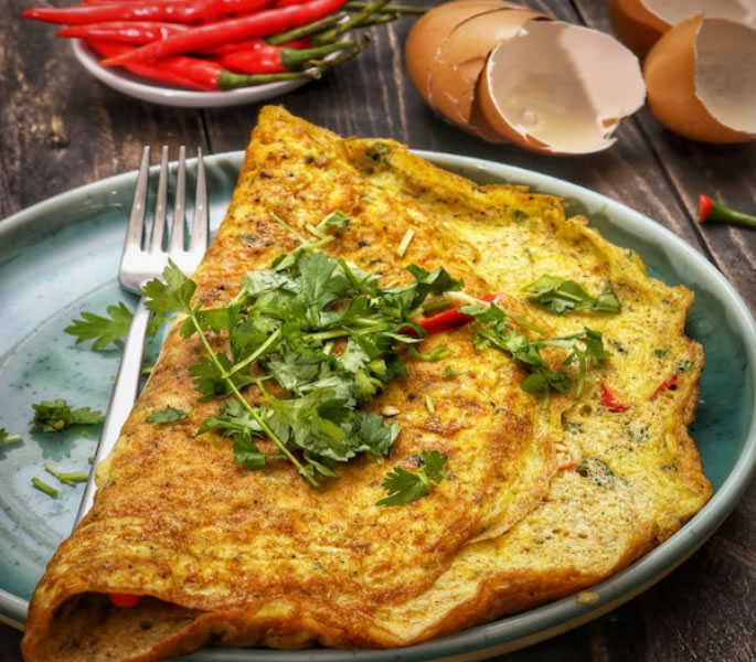 10 Popular Breakfast Foods Eaten in Punjab - omelete