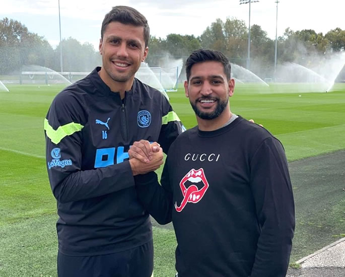 Amir Khan meets Manchester City stars at Training Ground 3