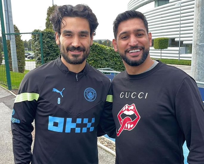Amir Khan meets Manchester City stars at Training Ground