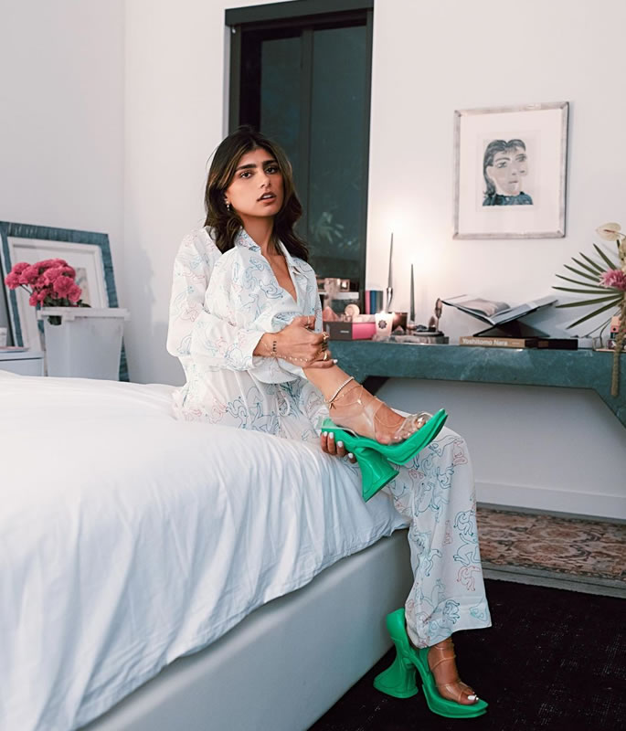 Mia Khalifa titillates Fans with her Shoes 3