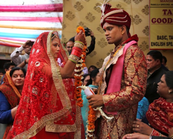 6 Controversial Pros and Cons of Arranged Marriage