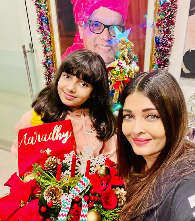 Bollywood Stars wish Fans a Merry Christmas - Aish