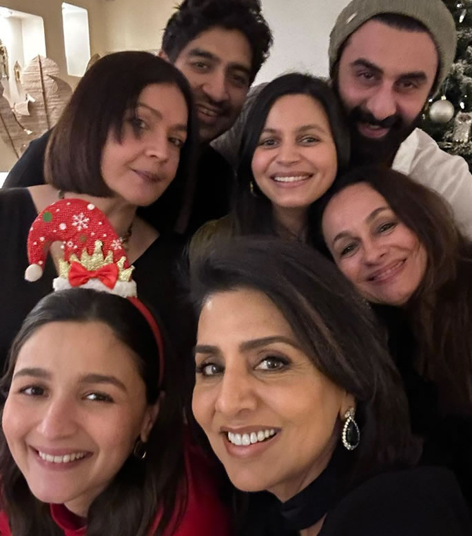 Bollywood Stars wish Fans a Merry Christmas - Ranbir